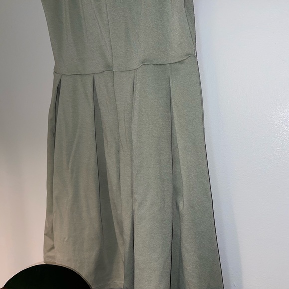 Altar’d State Sage Green Short Dress, Structured and gathered waist EUC small - Picture 14 of 16